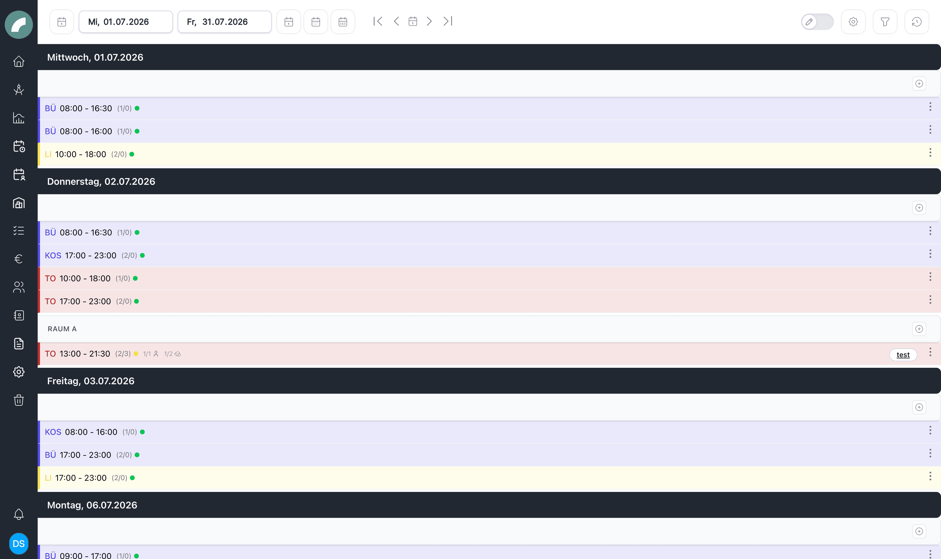 Die Listenansicht gruppiert Schichten nach Tag und zeigt die Besetzung